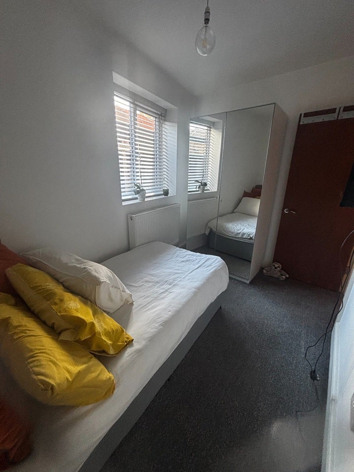 Room Aurelia Road in Greater London