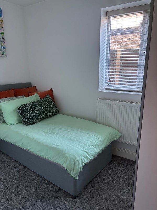Room Aurelia Road in Greater London