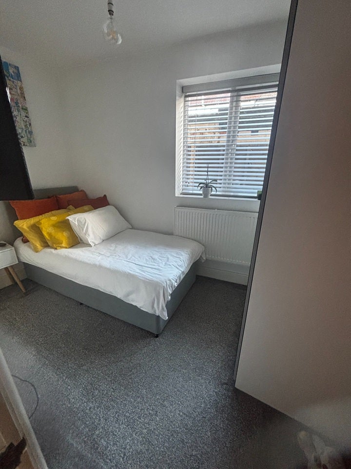 Room Aurelia Road in Greater London