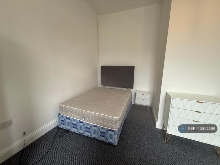 Flat Hathersage Road in Manchester