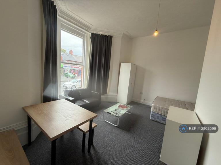 Flat Hathersage Road in Manchester
