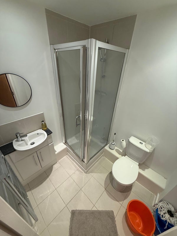 Room New Road in Brentwood
