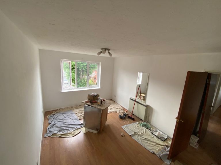 Flat Halifield Drive in Greater London