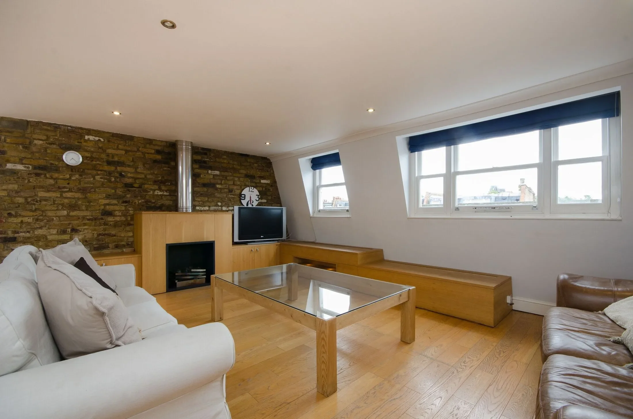 Flat Eardley Crescent in Greater London
