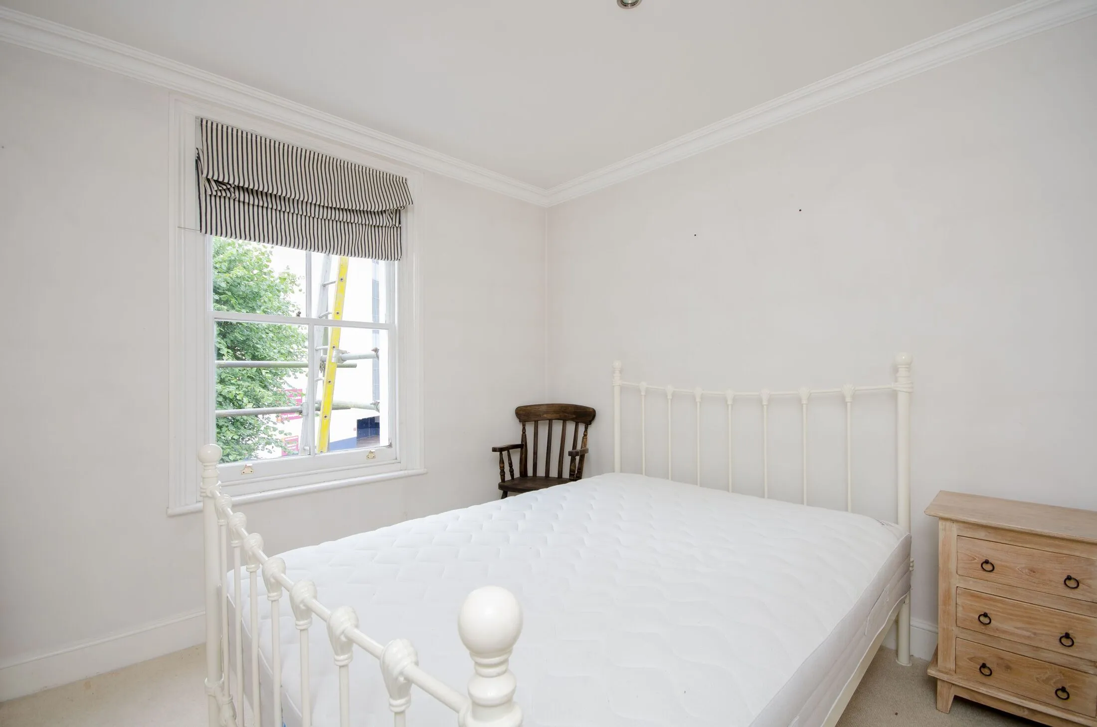 Flat Eardley Crescent in Greater London