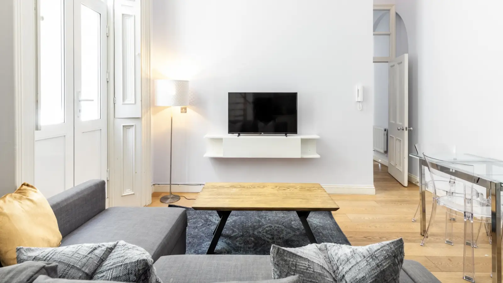 Flat Queensberry Mews West in Greater London