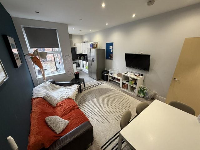 Flat Edmund Road in Sheffield