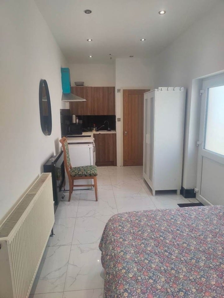Flat Edgehill Road in Greater London