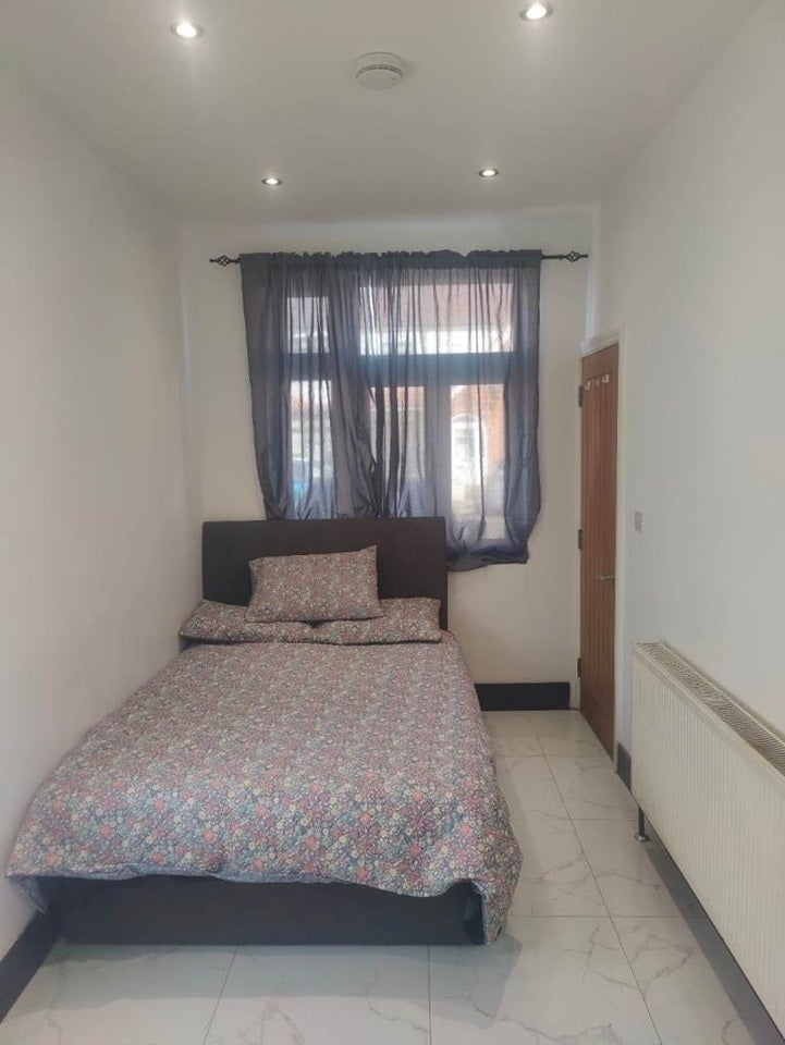 Flat Edgehill Road in Greater London