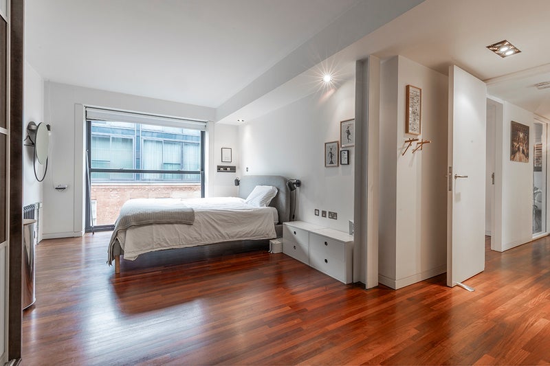 Room Green Walk in Greater London