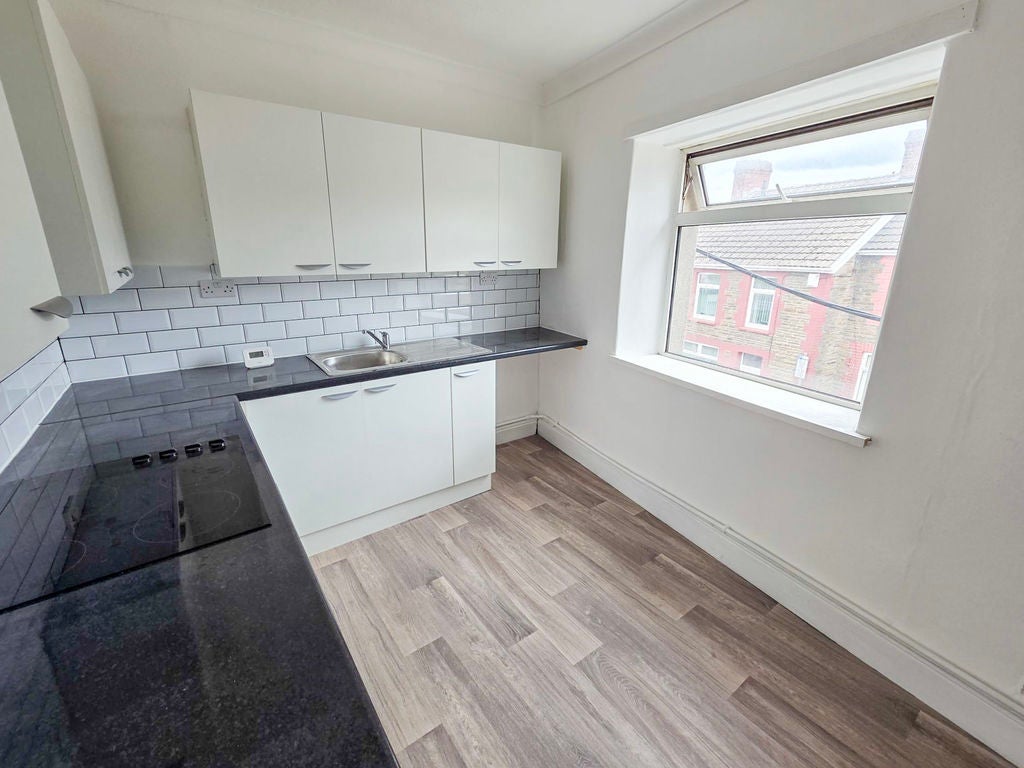 Flat Central Street in Ystrad Mynach