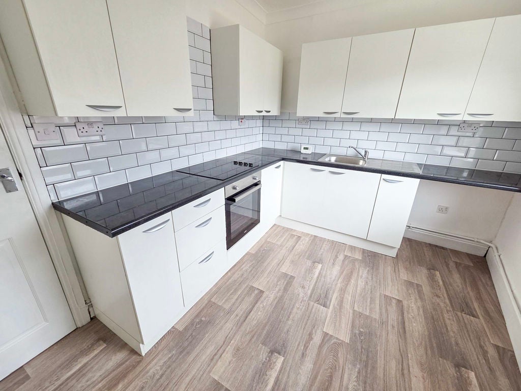 Flat Central Street in Ystrad Mynach
