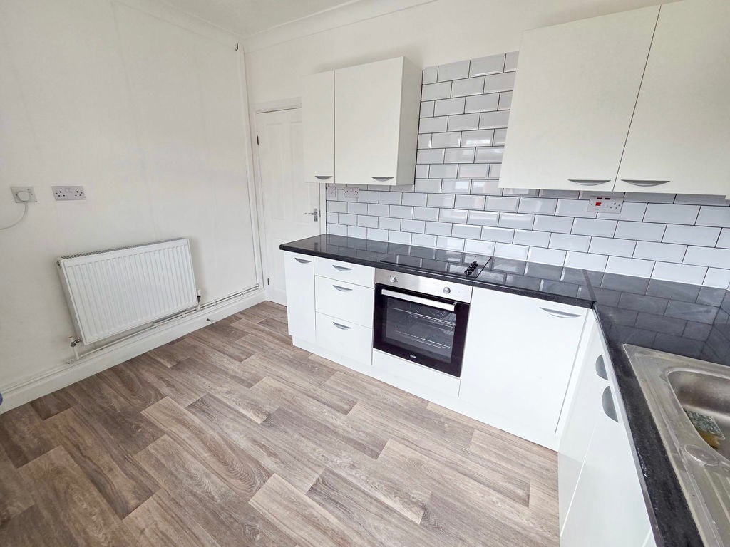 Flat Central Street in Ystrad Mynach