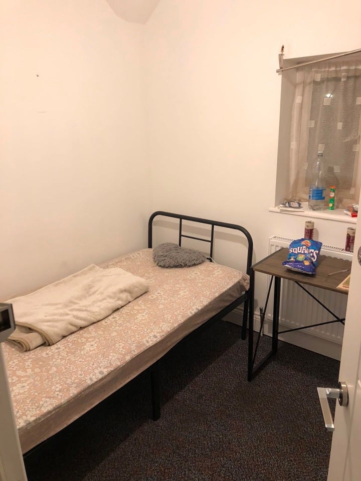Room Hornbeam Road in Guildford
