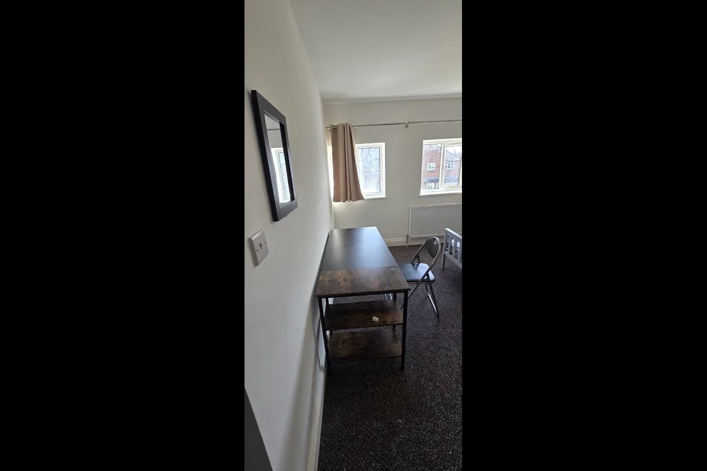Room Hornbeam Road in Guildford