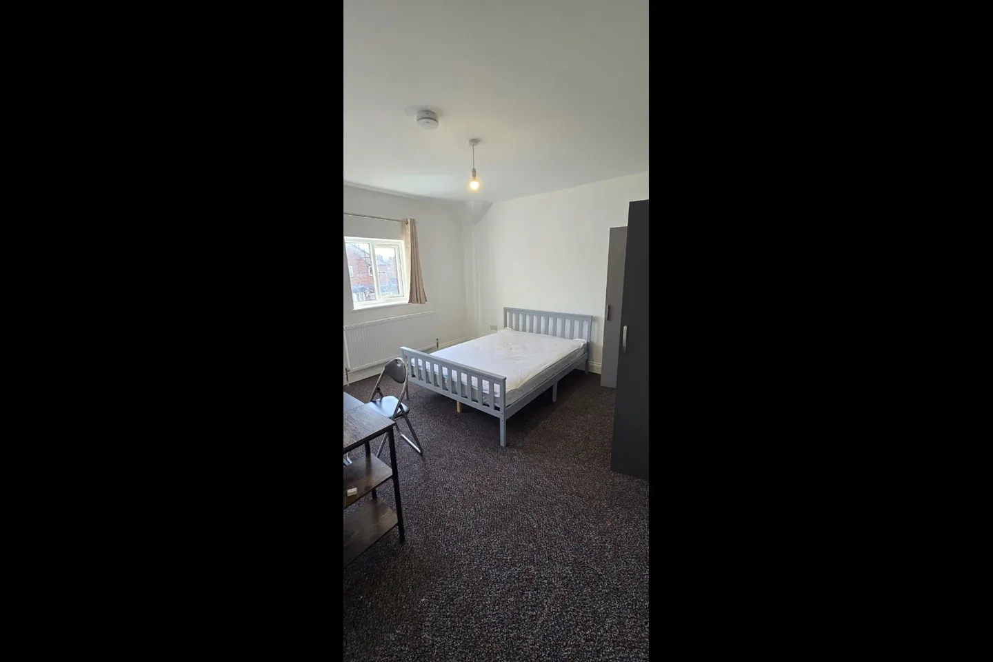 Room Hornbeam Road in Guildford