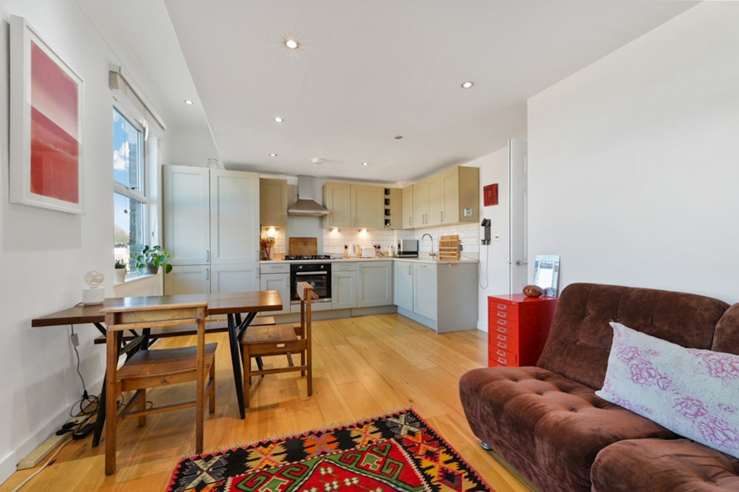 Flat Brooke Road in Greater London