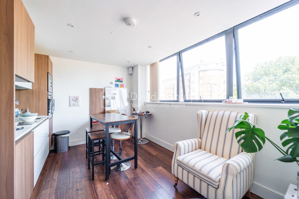 Flat Swiss Terrace in Greater London
