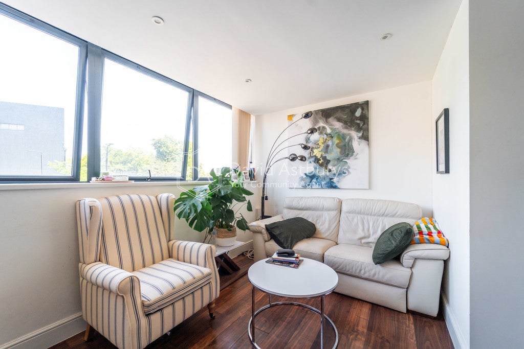 Flat Swiss Terrace in Greater London