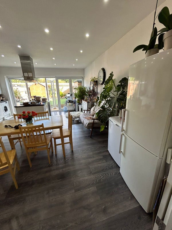 Room Grove Green Road in Greater London