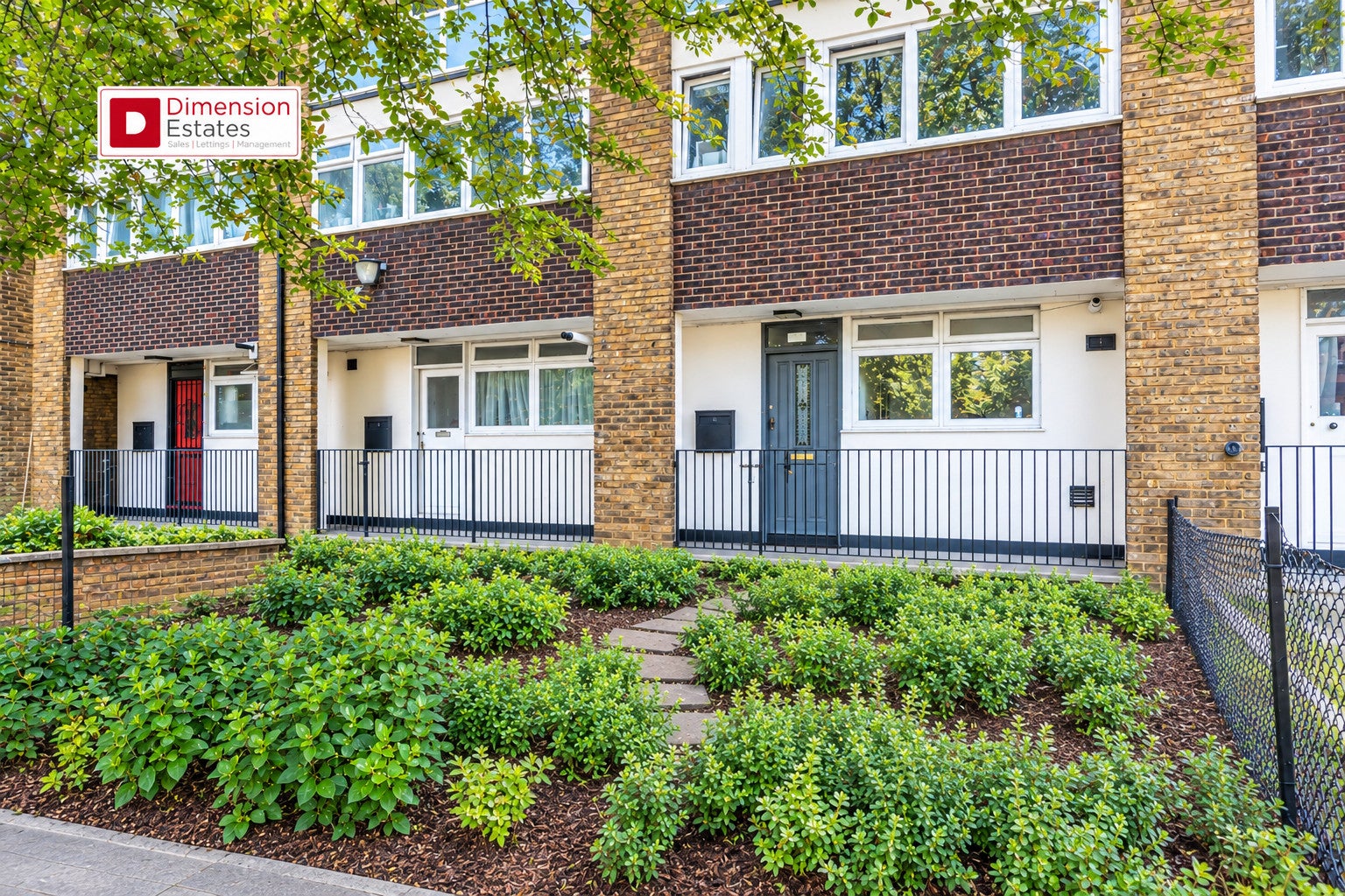 Flat Massingham Street in Greater London