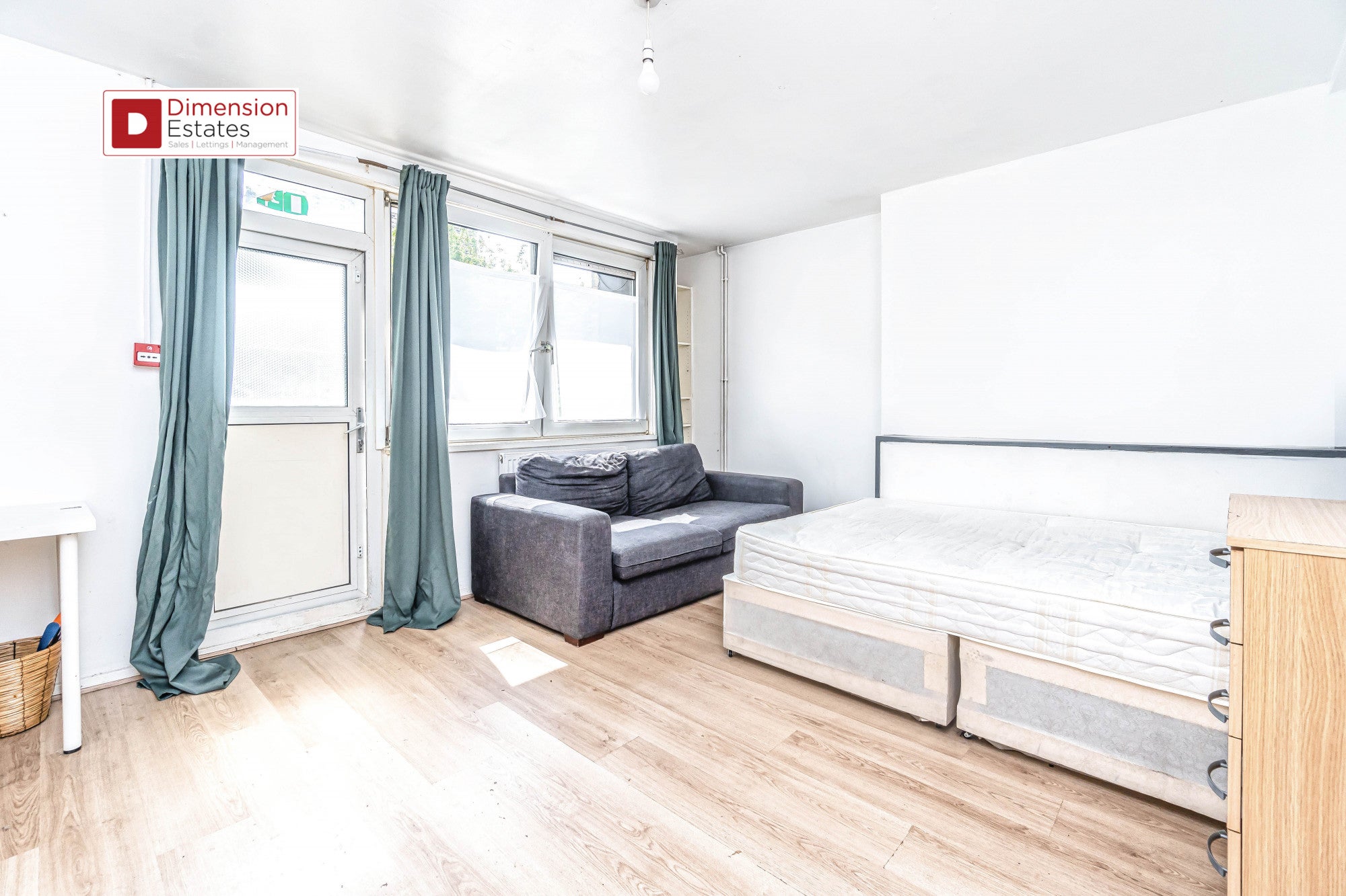 Flat Massingham Street in Greater London