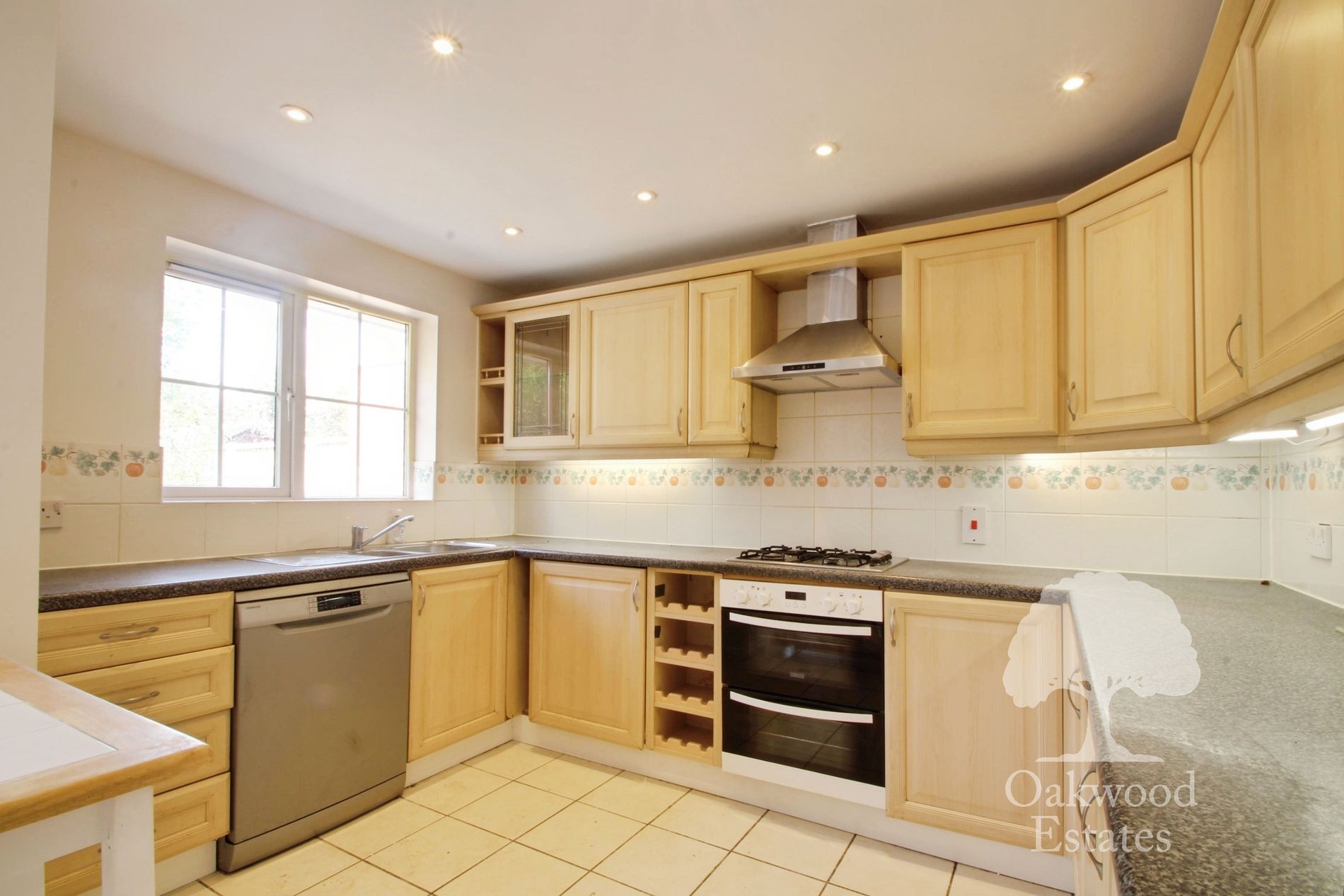 House Blunden Drive in Slough