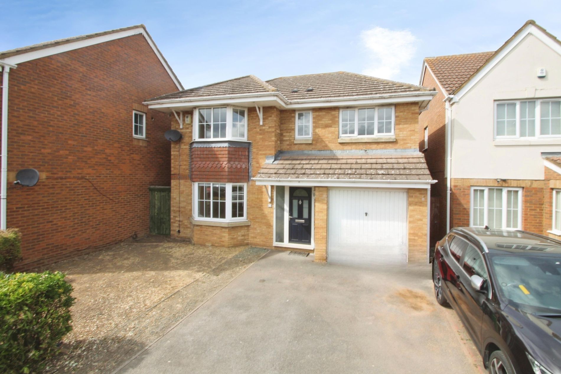 House Blunden Drive in Slough
