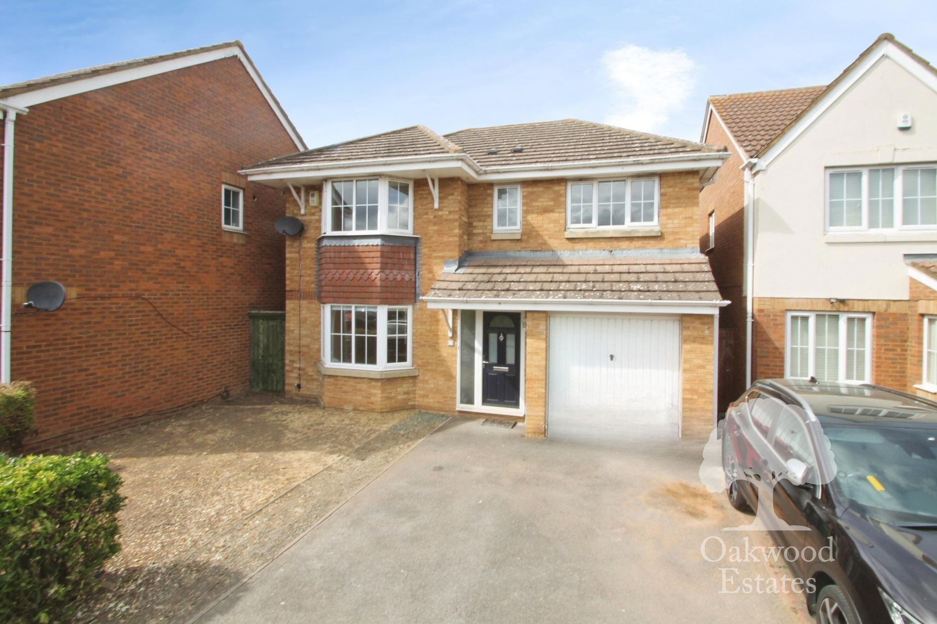 House Blunden Drive in Slough