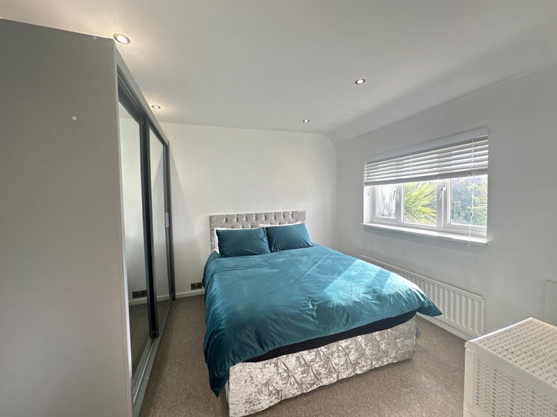 Room Homestead Way in Greater London