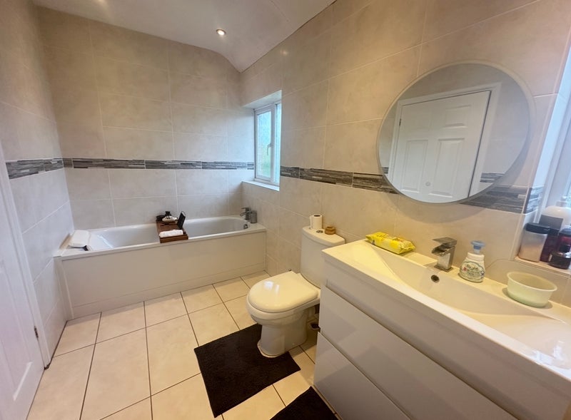 Room Homestead Way in Greater London