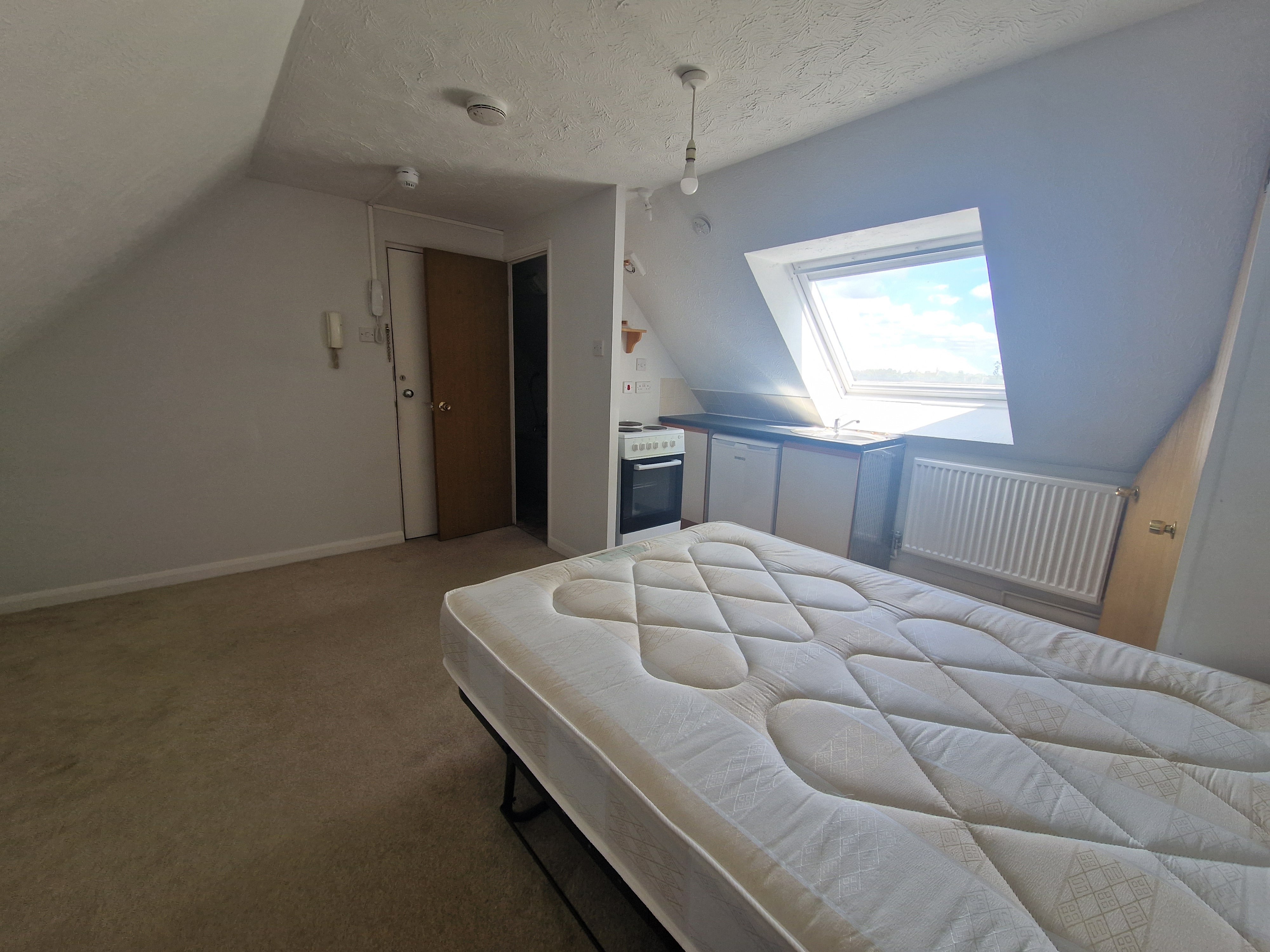 Flat Radlett Road in St Albans