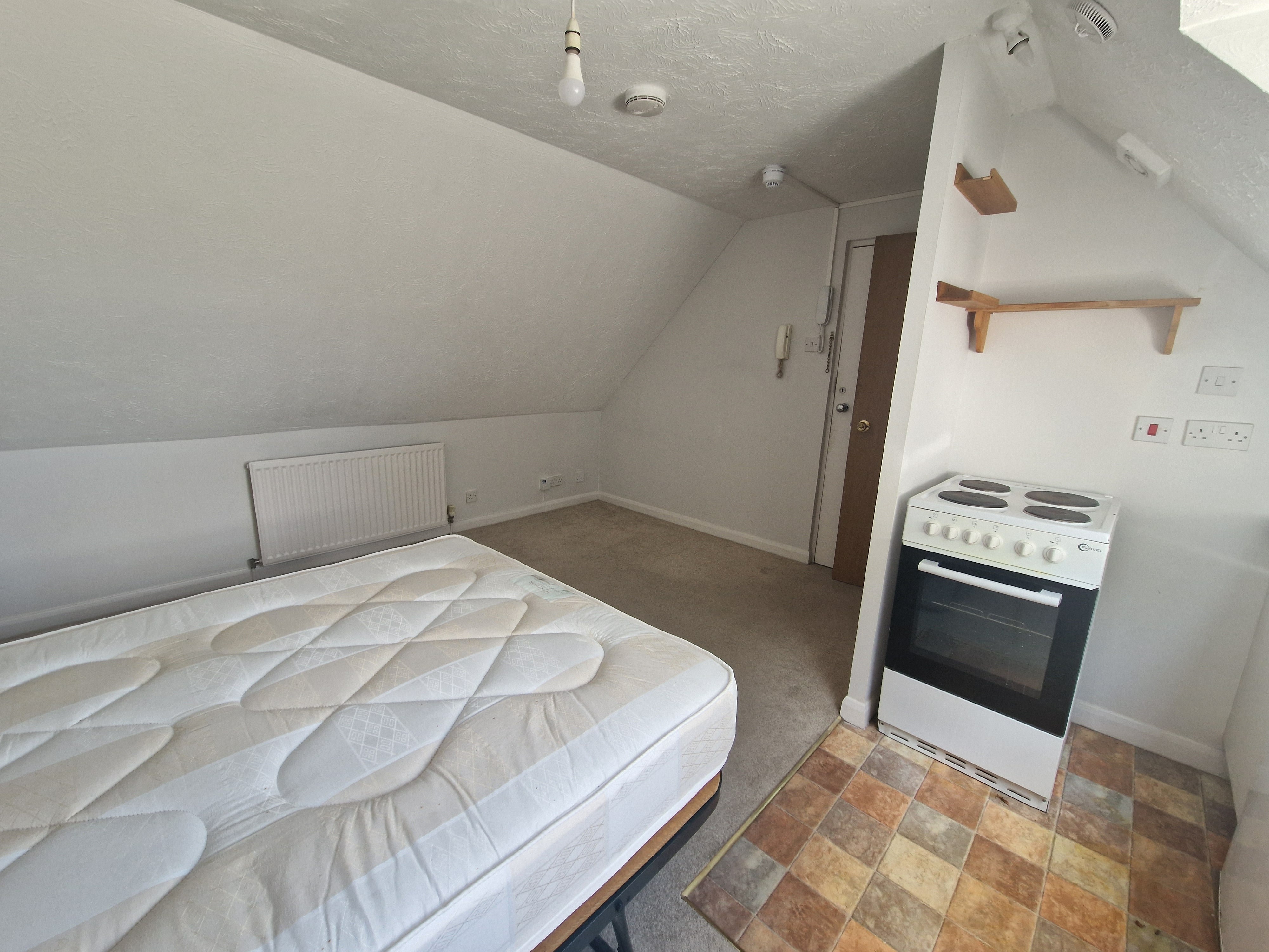 Flat Radlett Road in St Albans