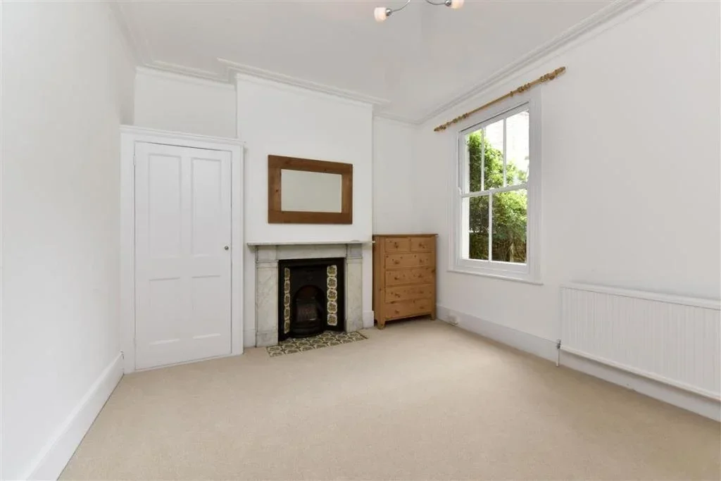 Flat Mandalay Road in Greater London