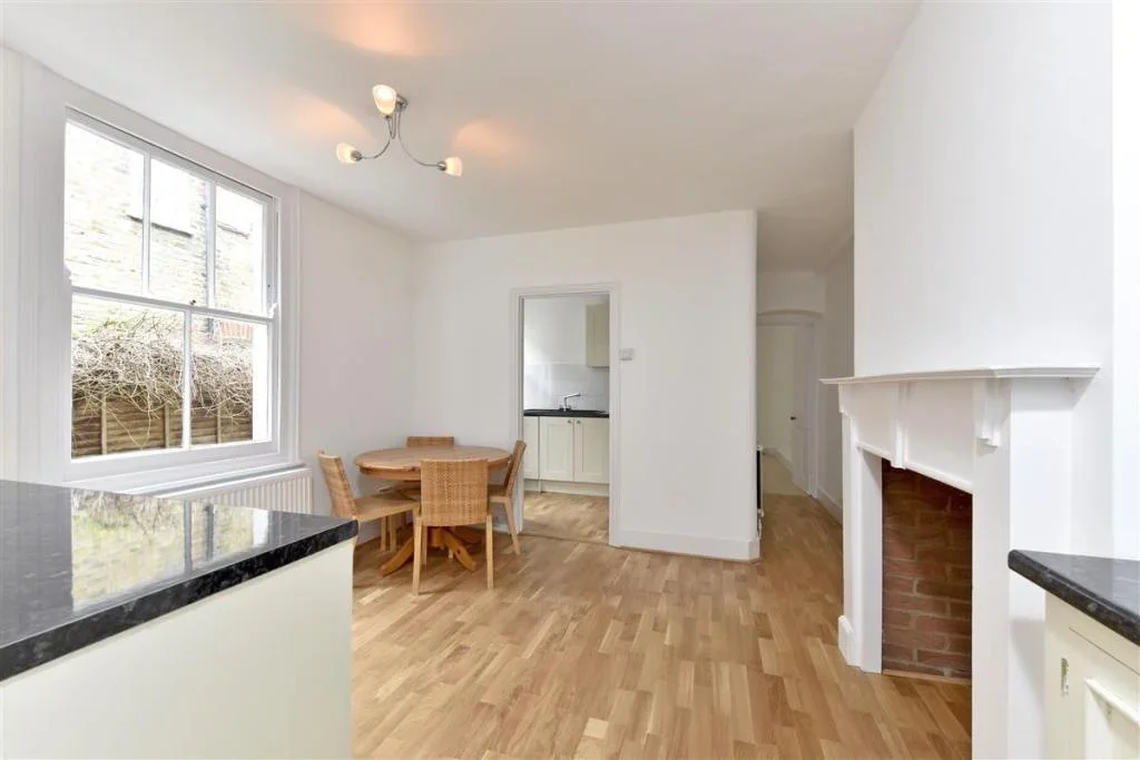 Flat Mandalay Road in Greater London