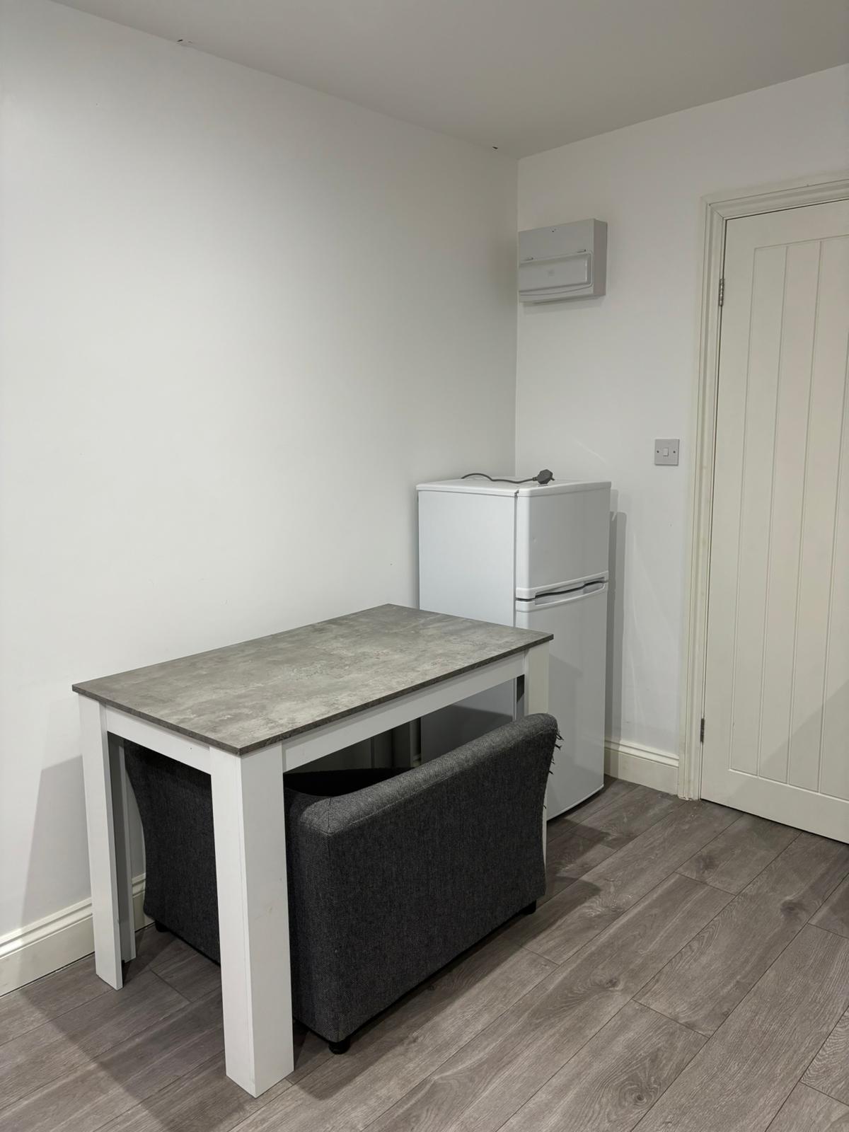 Flat Westwood Road in Greater London