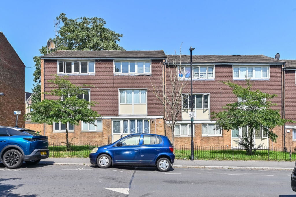 Flat Winkfield Road in Greater London