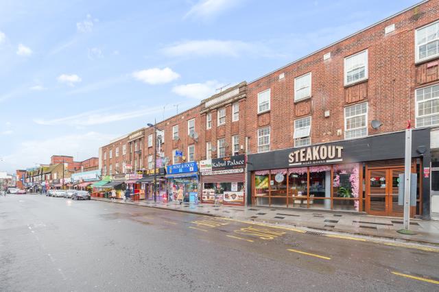 Flat High Street in Slough