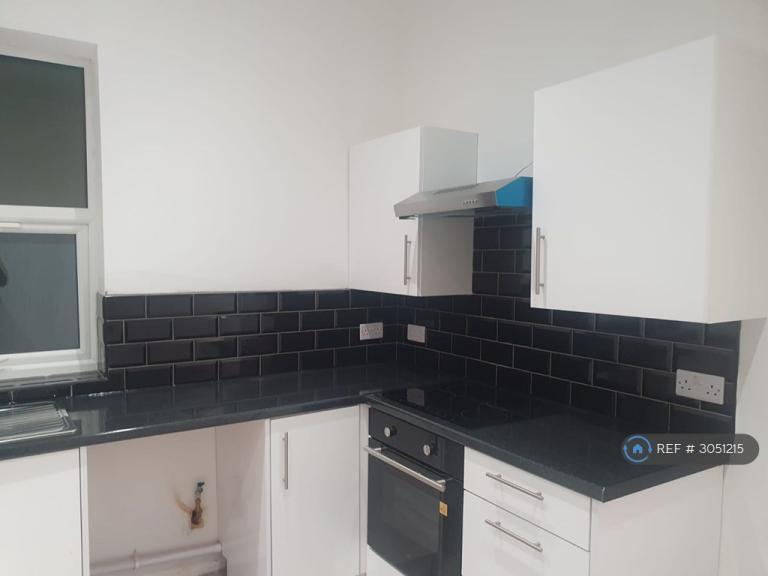 Flat Colwyn Road in Northampton