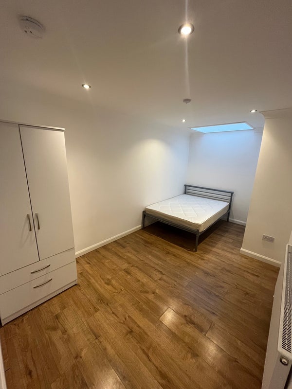 Room York Road in Greater London