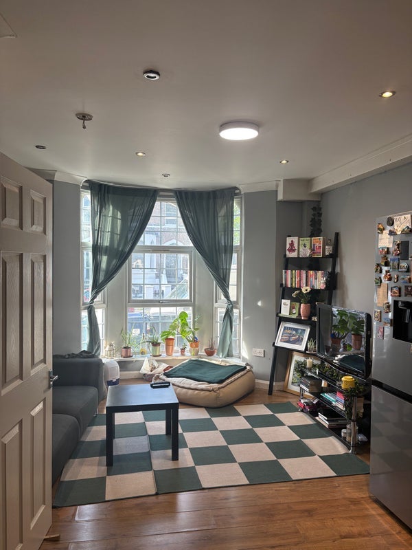 Room York Road in Greater London