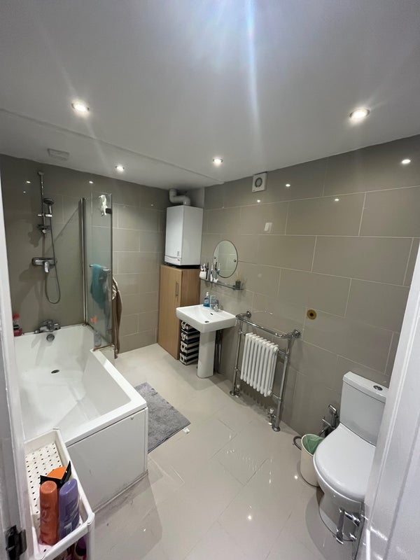 Room York Road in Greater London