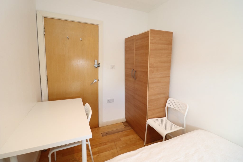 Room Globe Road in Greater London