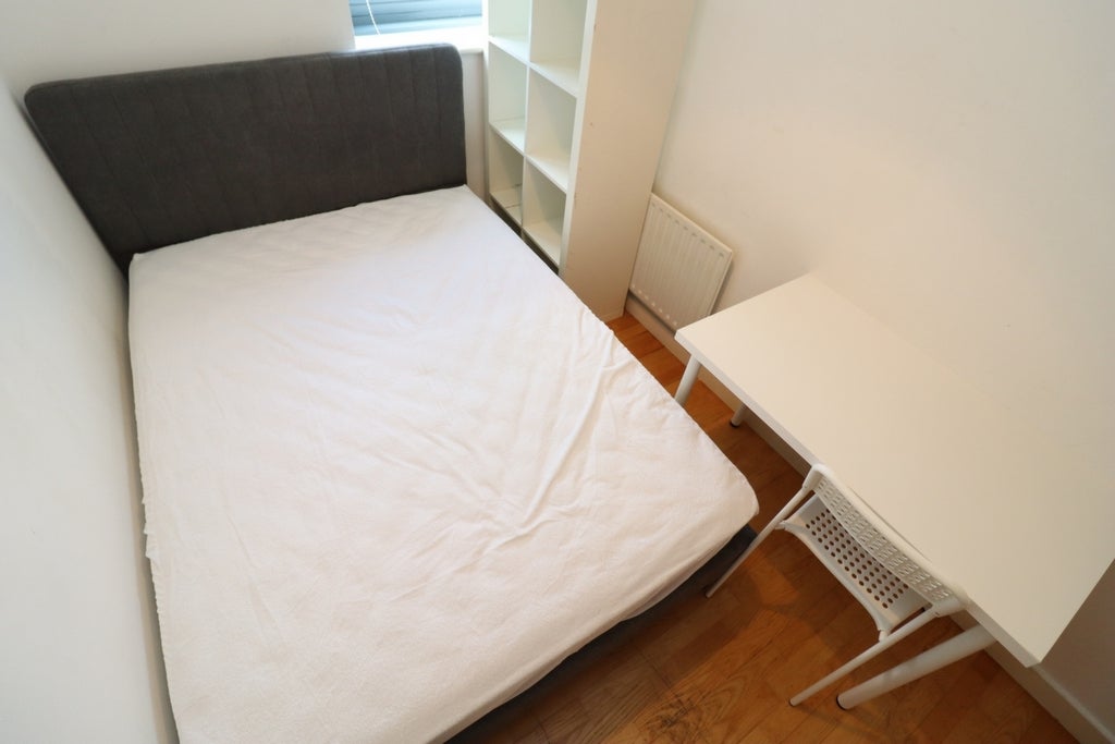 Room Globe Road in Greater London