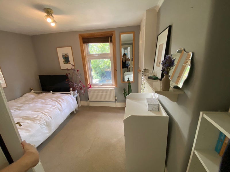 Room Byrne Road in Greater London