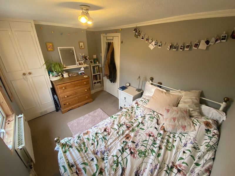 Room Byrne Road in Greater London