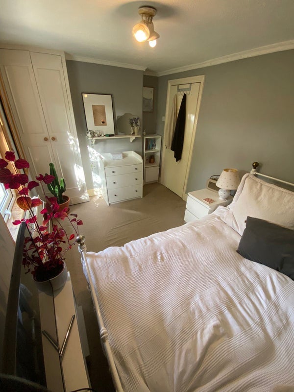 Room Byrne Road in Greater London