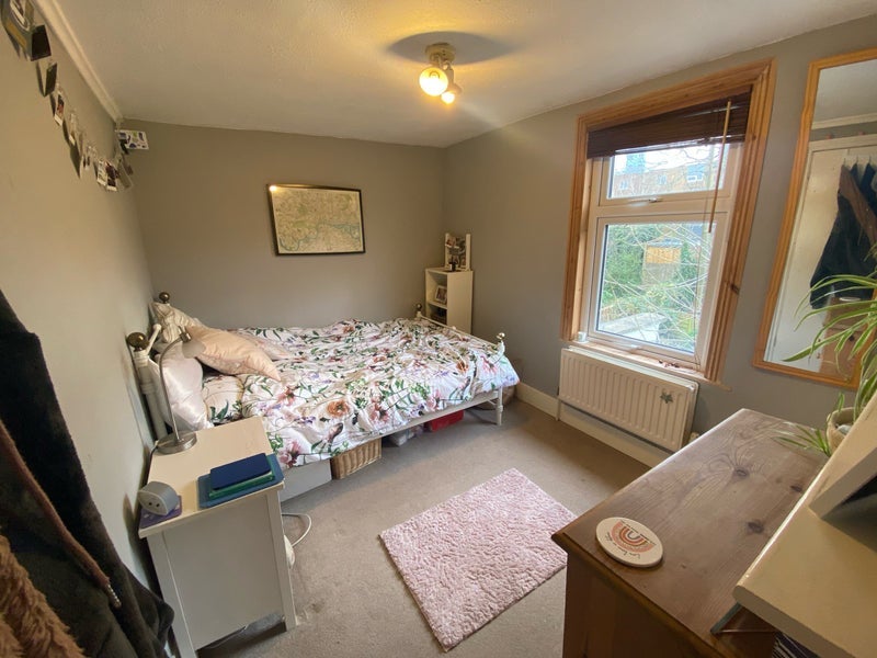 Room Byrne Road in Greater London
