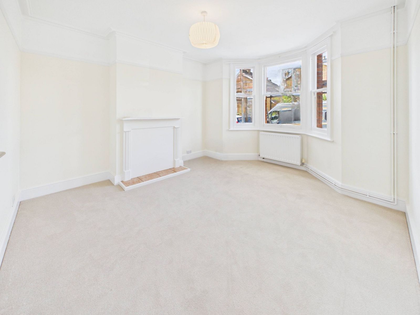 House Egmont Avenue in Greater London