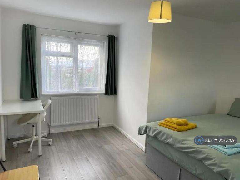 Room Fremantle Road in Greater London